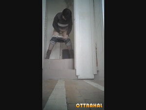 Компиляция с писающими женщинами из Питерских туалетов