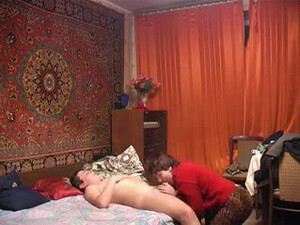 Пышнозадая жена сама забралась на член супруга поздним вечером