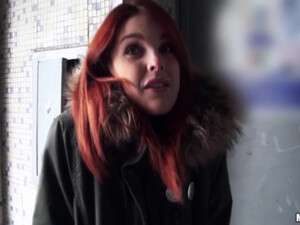 Стеснительная девушка дала в свою возбуждённую киску