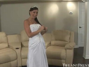 Tiffany Preston - Bride Tiffany Fucking On Couch [TiffanyPreston.com, 2011].avi