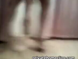Русская актриса прыгает на огромном резиновом члене